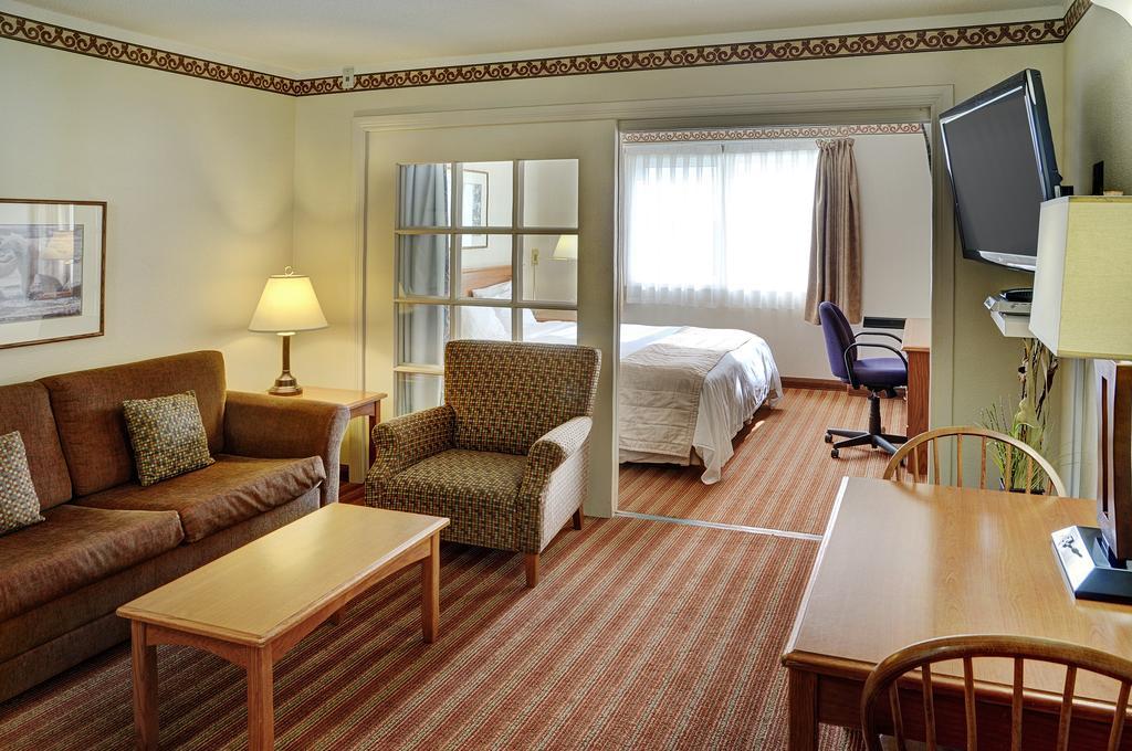 Lakeview Inns & Suites - Brandon Exteriér fotografie